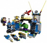 Конструктор LEGO  (76018) Разгром лаборатории Халка