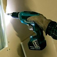 Шуроповерт Makita DFS452Z уровня заряда аккумулятора